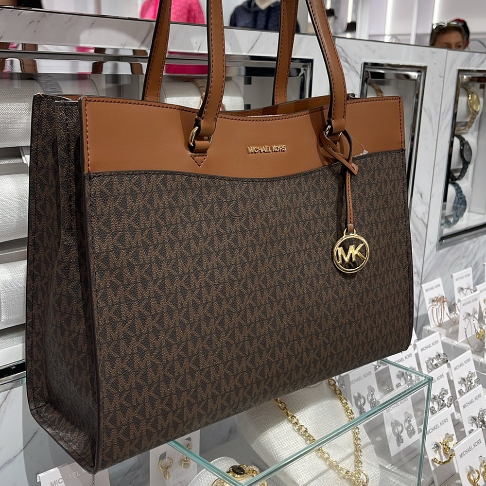 Michael Kors Jet Set Travel Large Signature Logo Pocket Tote Bag
Brown NWT - Picture 2 of 16